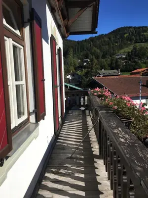 Ein allgemeiner Bergblick oder ein Berglick von der Ferienwohnung aus