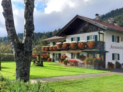 Ein Garten an der Unterkunft Ferienwohnung Rudis Bergblick