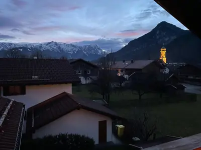 Ein allgemeiner Bergblick oder ein Berglick von der Ferienwohnung aus