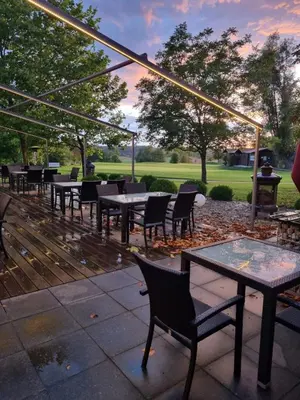 Ein Garten an der Unterkunft L'Ulivo Italienische Restaurant und Pension