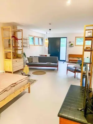 Ein Sitzbereich in der Unterkunft See-Appartement Wörthsee