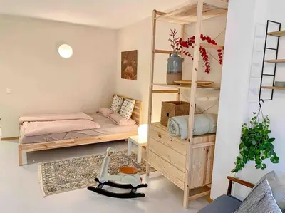 Ein Bett oder Betten in einem Zimmer der Unterkunft See-Appartement Wörthsee