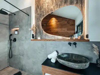 Ein Badezimmer in der Unterkunft ZSAM Chalets mit Sauna und Hottub