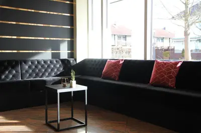 Ein Sitzbereich in der Unterkunft Abasto Hotel Eichenau