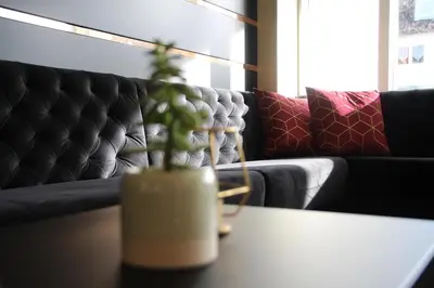 Ein Sitzbereich in der Unterkunft Abasto Hotel Eichenau