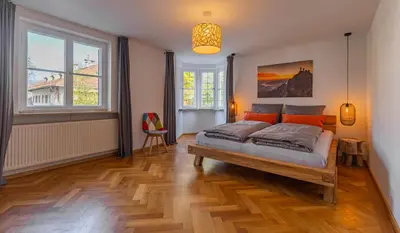 Ein Bett oder Betten in einem Zimmer der Unterkunft Mucklschlupf Ferienwohnung im Garmischer Zentrum