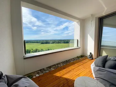 Ein Sitzbereich in der Unterkunft ALPEN-PANORAMA SUITE - Einzigartige Privatsuite hoch über München, 12tes OG, Alpenblick, Loggia, Whirlpool, 15 Minuten zum Zentrum, Ruhe und Erholung in der Stadt München für privat und geschäftlich Reisende