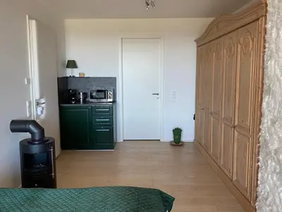 Küche/Küchenzeile in der Unterkunft ALPEN-PANORAMA SUITE - Einzigartige Privatsuite hoch über München, 12tes OG, Alpenblick, Loggia, Whirlpool, 15 Minuten zum Zentrum, Ruhe und Erholung in der Stadt München für privat und geschäftlich Reisende