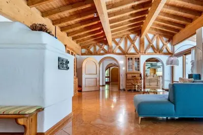 Ein Sitzbereich in der Unterkunft whole villa Munich, Alps view, Quiet and spacious