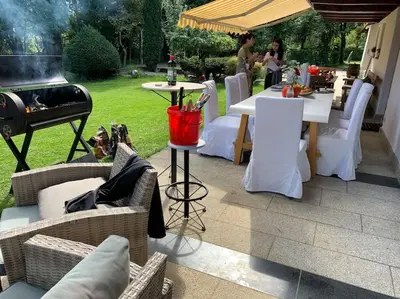 Ein Sitzbereich in der Unterkunft whole villa Munich, Alps view, Quiet and spacious