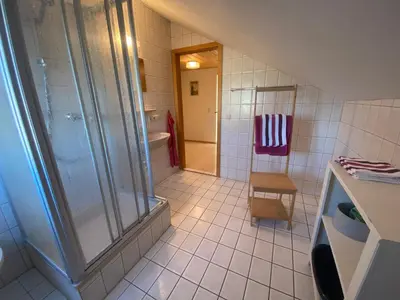 Ein Badezimmer in der Unterkunft Landhaus-Bierling