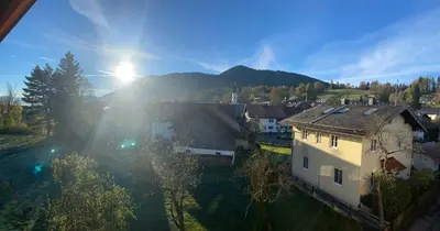 Ein allgemeiner Bergblick oder ein Berglick von der Ferienwohnung aus