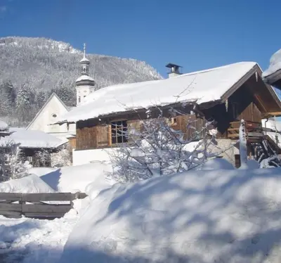 Altes Zuhaus im Winter