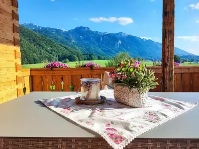 Ein allgemeiner Bergblick oder ein Berglick von der Ferienwohnung aus