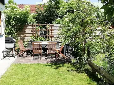 Ein Garten an der Unterkunft 'Sissi' ein zaubehaftes Apartement im modernen Landhausstil
