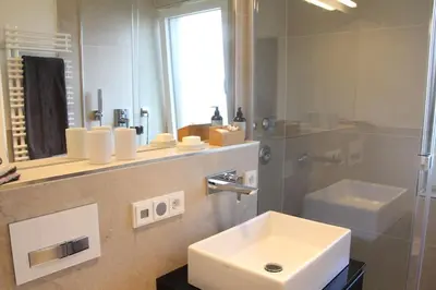 Ein Badezimmer in der Unterkunft Ruheoase mit Bergblick im Zentrum Murnaus