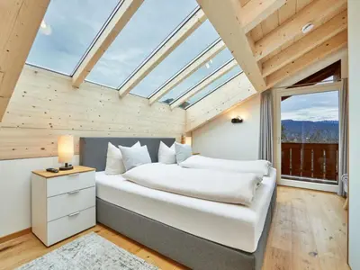 Ein Bett oder Betten in einem Zimmer der Unterkunft Fewo Sterntaler DG mit Bergblick
