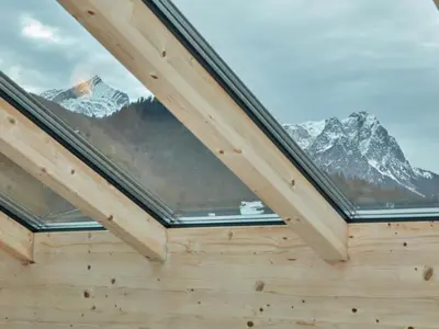 Ein allgemeiner Bergblick oder ein Berglick von des Ferienhauses aus