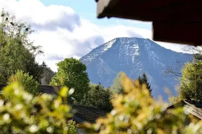 Ein allgemeiner Bergblick oder ein Berglick von der Ferienwohnung aus