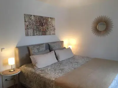 Ein Bett oder Betten in einem Zimmer der Unterkunft Wohnung direkt am Tegernsee mit XL-Terrasse