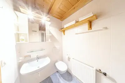 Ein Badezimmer in der Unterkunft Haus Antonia