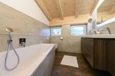 Ein Badezimmer in der Unterkunft Alpjuwel