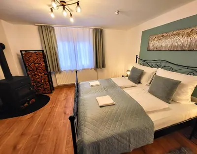 Ein Bett oder Betten in einem Zimmer der Unterkunft Ferienwohnung Berge & Seen