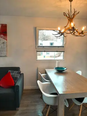 Ein Sitzbereich in der Unterkunft Ferienwohnung Bergzauber mit Balkon & Bergblick