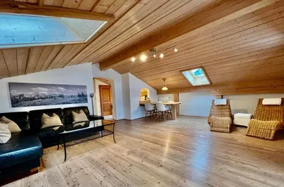 Ein Sitzbereich in der Unterkunft Ferienwohnung Zugspitze