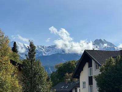 Ein allgemeiner Bergblick oder ein Berglick von der Ferienwohnung aus