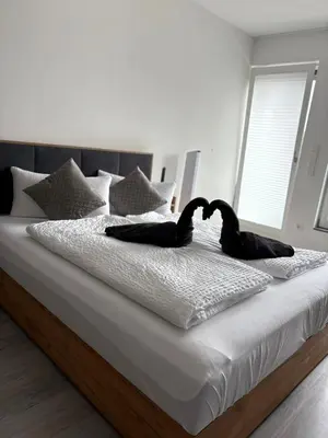 Ein Bett oder Betten in einem Zimmer der Unterkunft DAS LUDWIG - Haus HOCHLAND