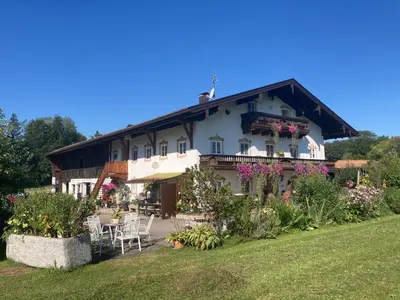 Ein Garten an der Unterkunft Ferienwohnung Gruberhof