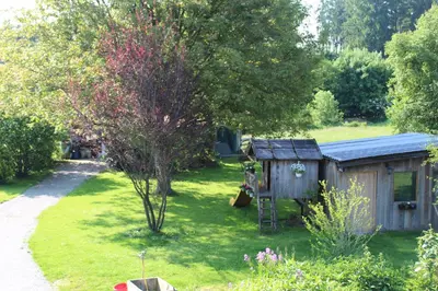Ein Garten an der Unterkunft Thallerhof