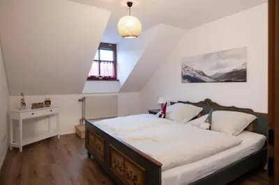 Ein Bett oder Betten in einem Zimmer der Unterkunft Ferienwohnung Am Riedfeld