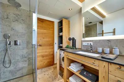 Ein Badezimmer in der Unterkunft Parkchalet