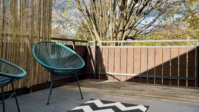 Ein Balkon oder eine Terrasse in der Unterkunft Quiet 2 room garden loft with terrace