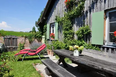 Ein Garten an der Unterkunft Kemnater Alm