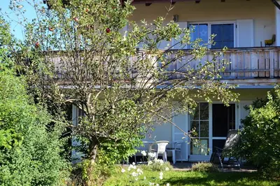 Ein Garten an der Unterkunft Ferienwohnung Am Anger