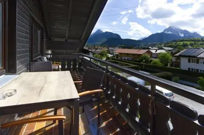 Ein allgemeiner Bergblick oder ein Berglick von der Ferienwohnung aus