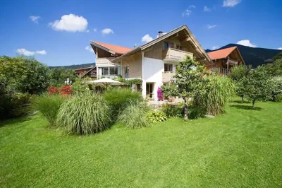 Ein Garten an der Unterkunft Ferienwohnung Martina Bauer