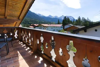 Ein allgemeiner Bergblick oder ein Berglick von der Ferienwohnung aus