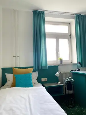 Ein Bett oder Betten in einem Zimmer der Unterkunft Hotel am Friedberger See