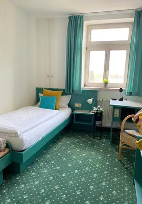 Ein Bett oder Betten in einem Zimmer der Unterkunft Hotel am Friedberger See
