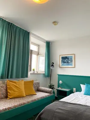 Ein Bett oder Betten in einem Zimmer der Unterkunft Hotel am Friedberger See