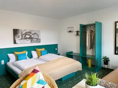 Ein Bett oder Betten in einem Zimmer der Unterkunft Hotel am Friedberger See