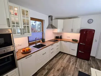 Küche/Küchenzeile in der Unterkunft Seenahe Gartenwohnung in Schondorf