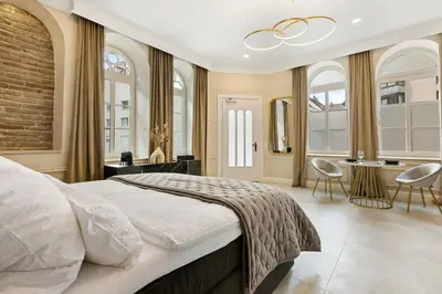 Ein Bett oder Betten in einem Zimmer der Unterkunft NEW I LUXUS Suite I Kingbed I Center