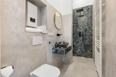 Ein Badezimmer in der Unterkunft NEW I LUXUS Suite I Kingbed I Center