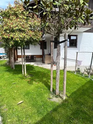 Ein Garten an der Unterkunft Garten-Ferienwohnung Seppi