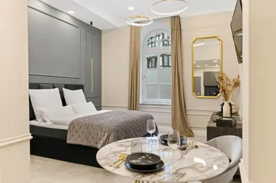 Ein Bett oder Betten in einem Zimmer der Unterkunft DESIGN Studio I Center I Kingbed I NEW
